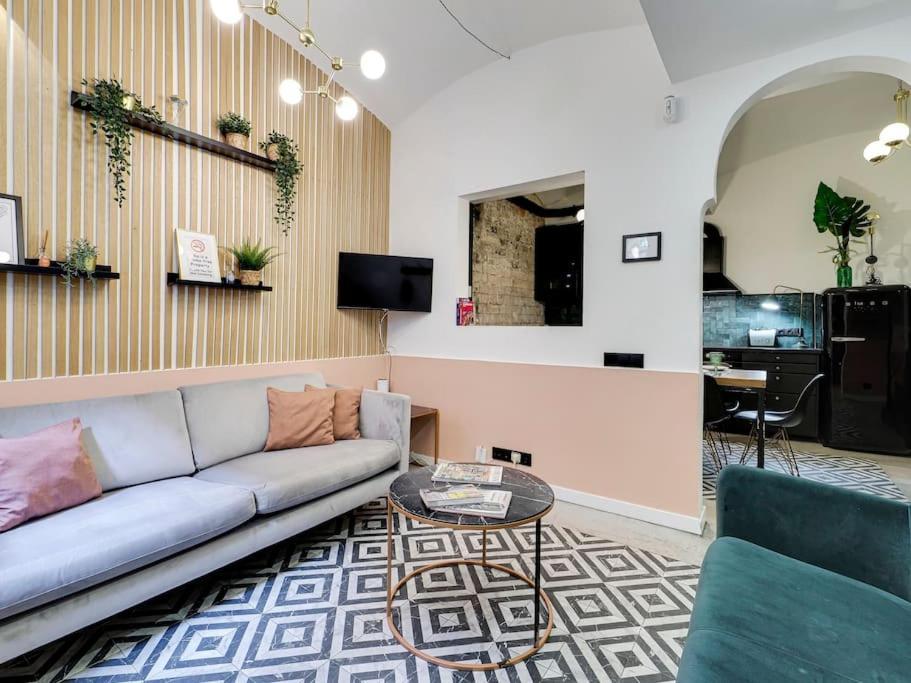 Casa Maria Townhouse- Terrace-4 Bedrooms لوسبيتاليت دي يوبريغات المظهر الخارجي الصورة